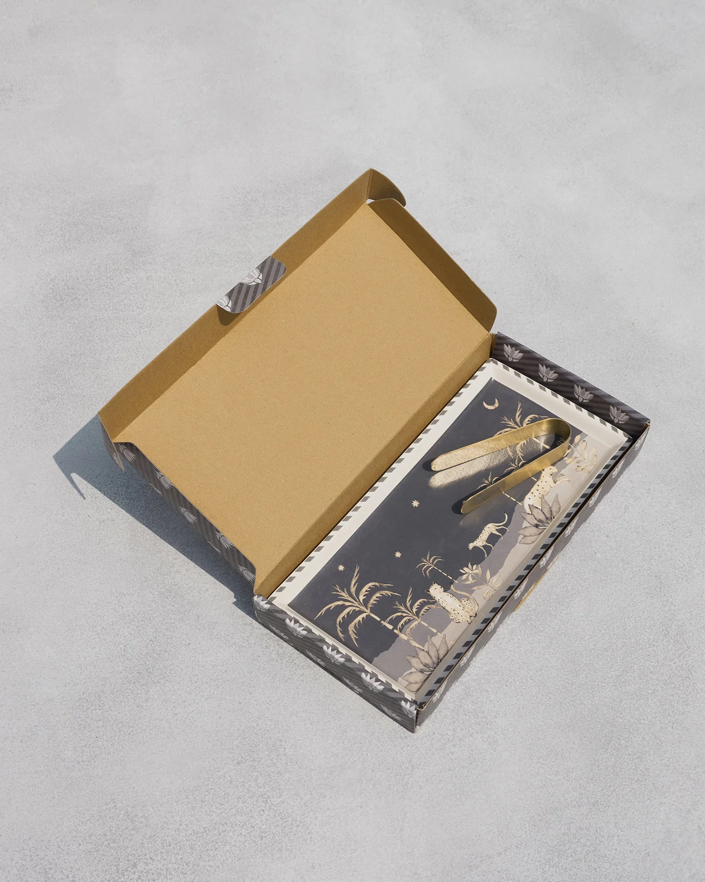 Zuri Cookie Tray with Tong - Image 4
